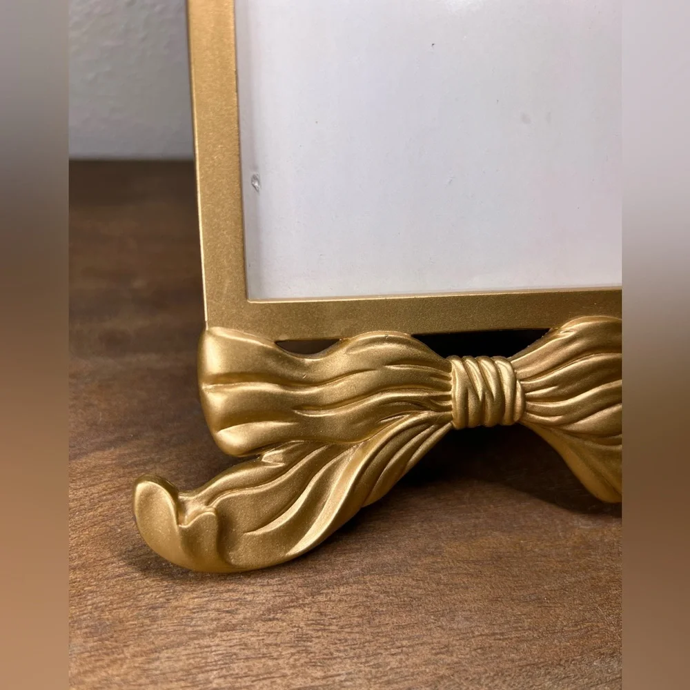 Gold-toned Bow 🎀 picture photo frame